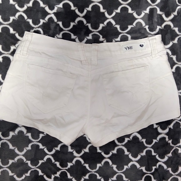 White shorts - Picture 2 of 2
